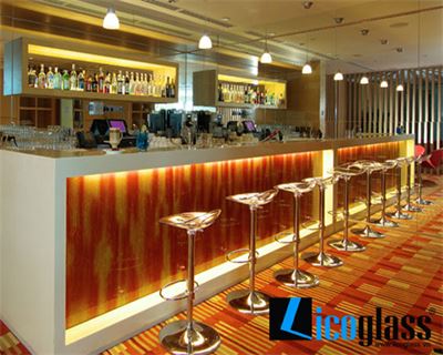 Trần kính nghệ thuật quầy Bar